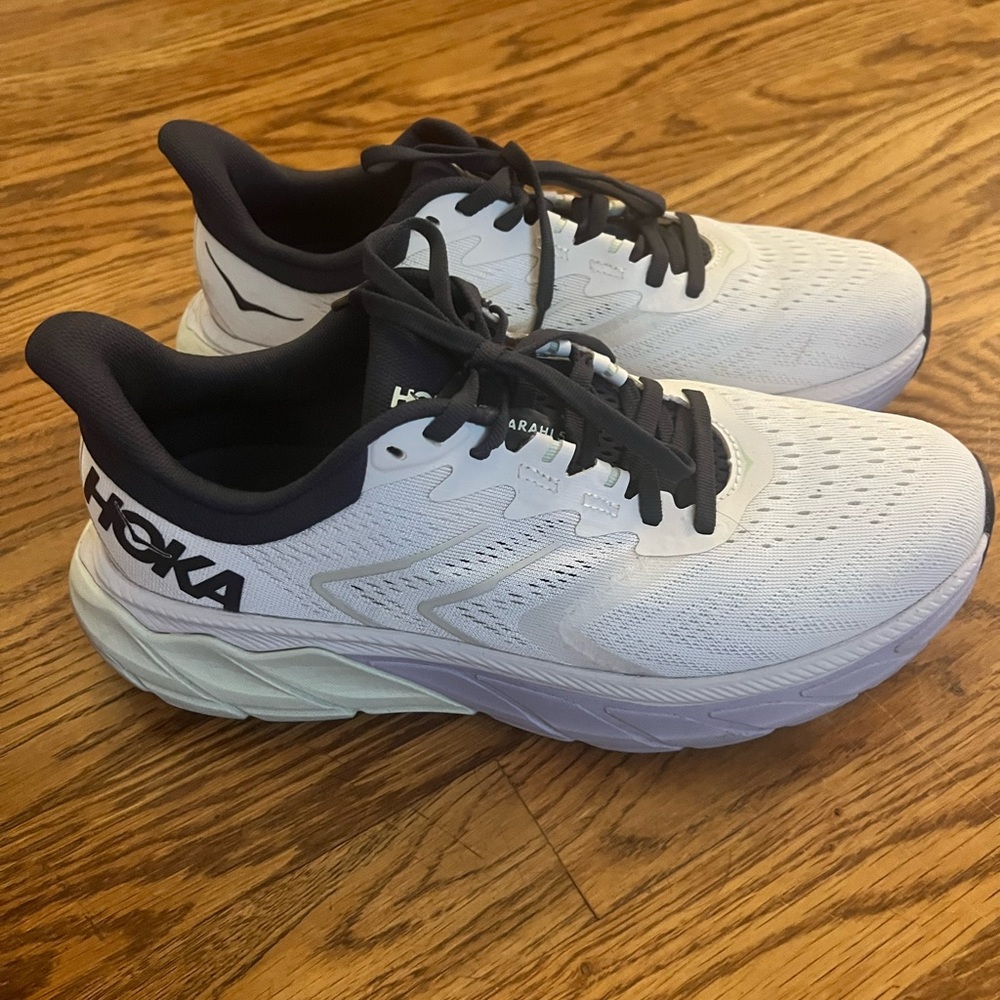 Hoka Arahi running shoes